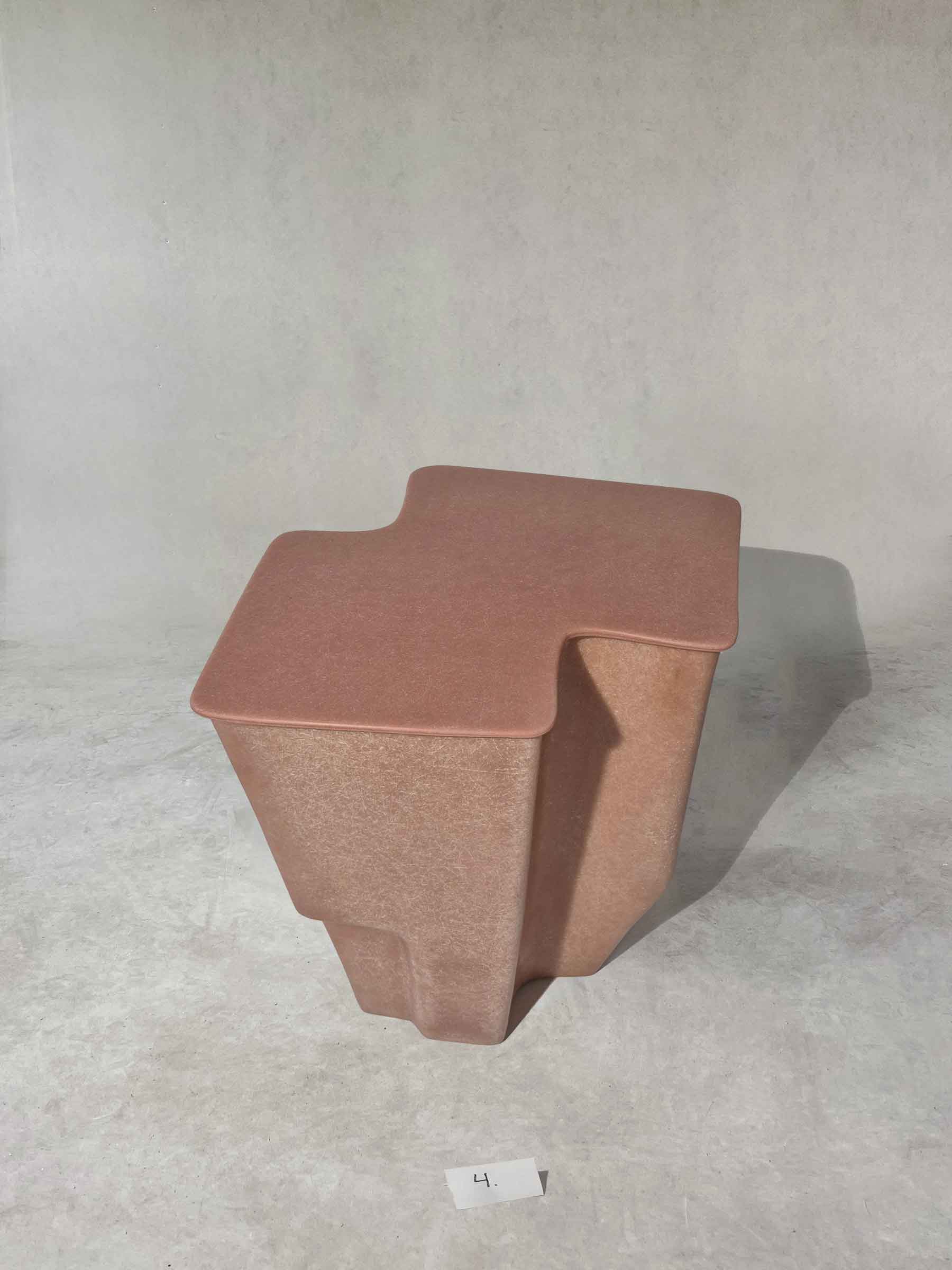 Clam Table, Medium - Faint Coral