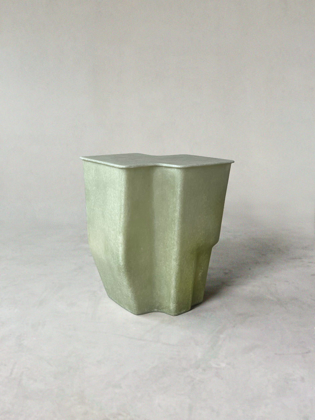 Clam Table, Medium - Raw Green