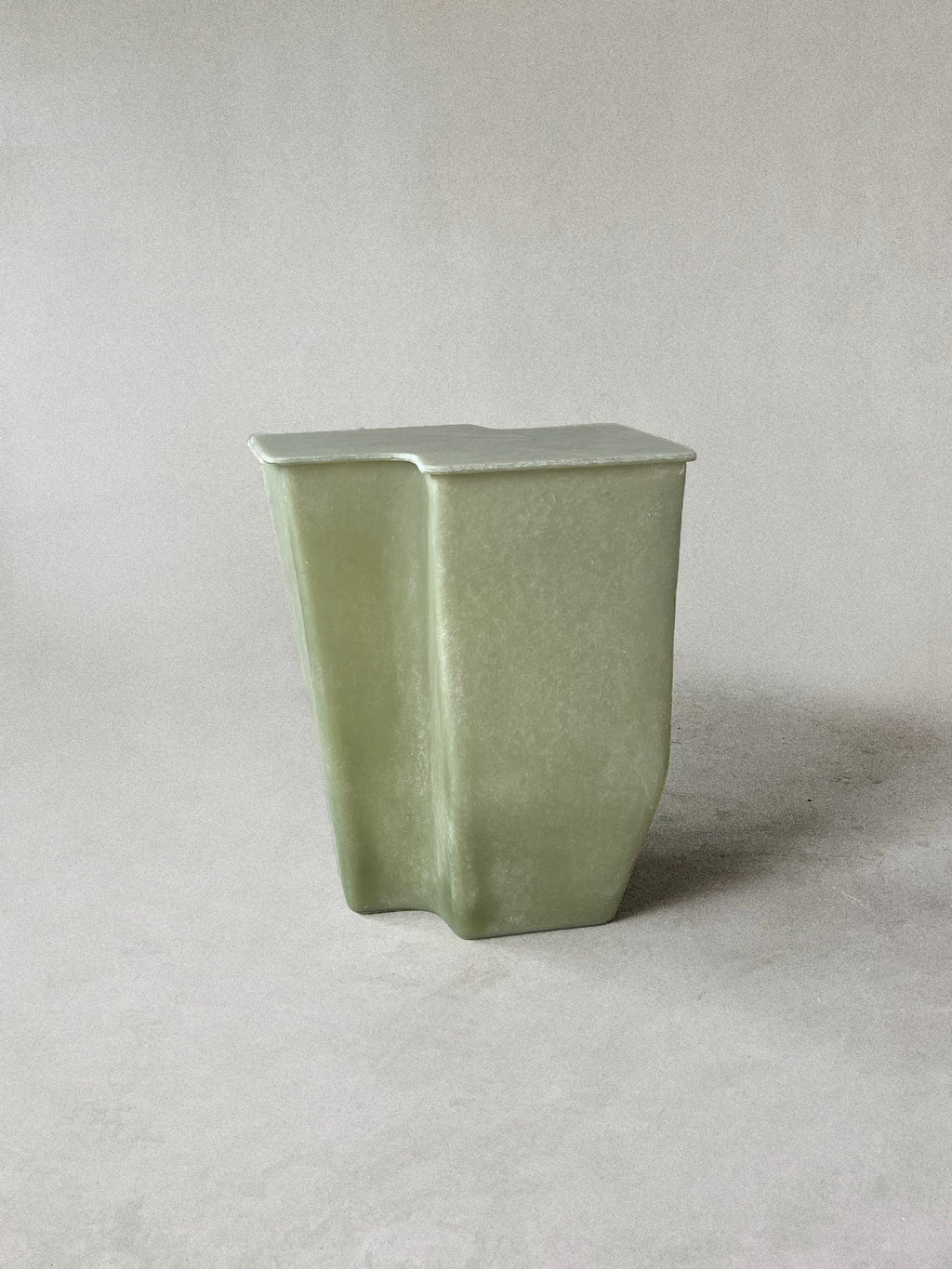 Clam Table, Medium - Raw Green