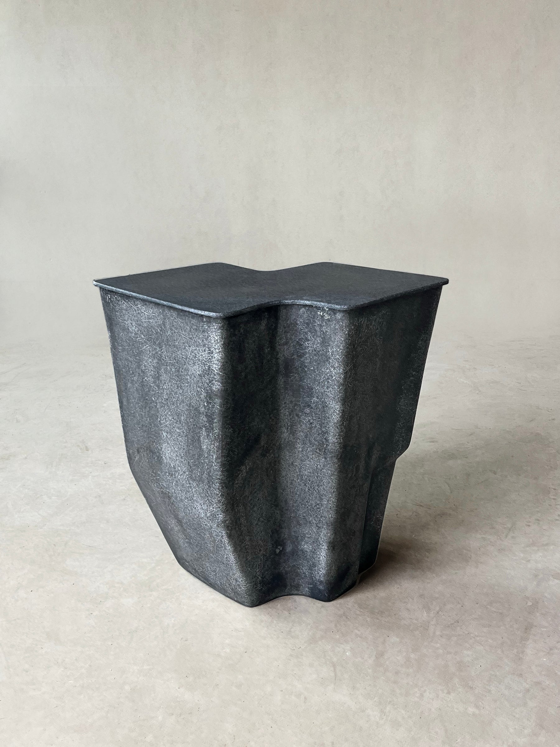 Clam Table, Medium - Eclipse