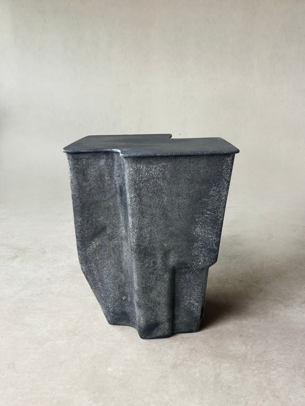 Clam Table, Medium - Eclipse