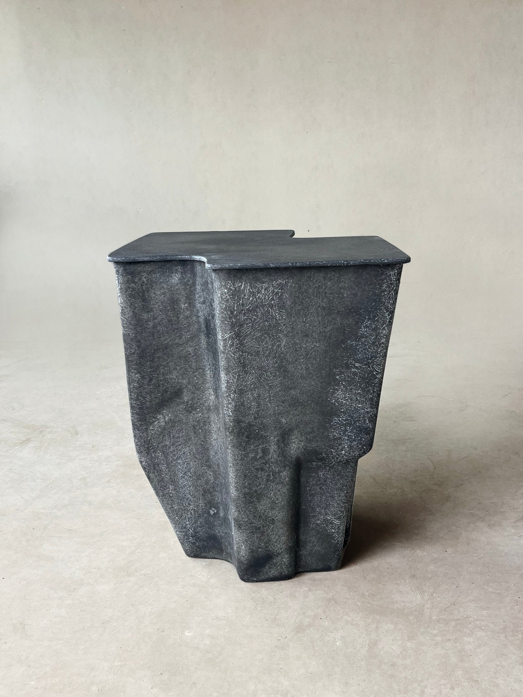 Clam Table, Medium - Eclipse
