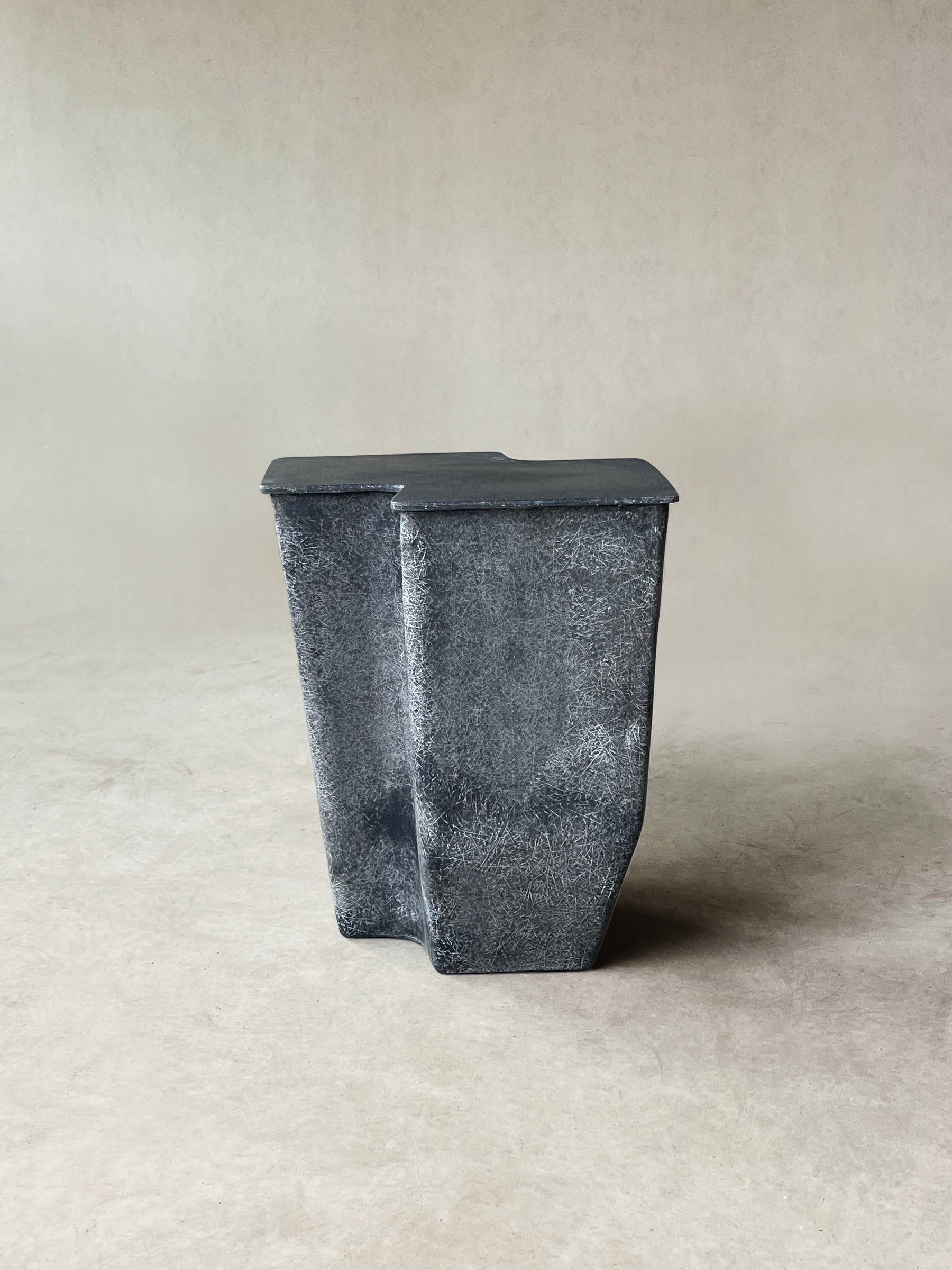 Clam Table, Medium - Eclipse