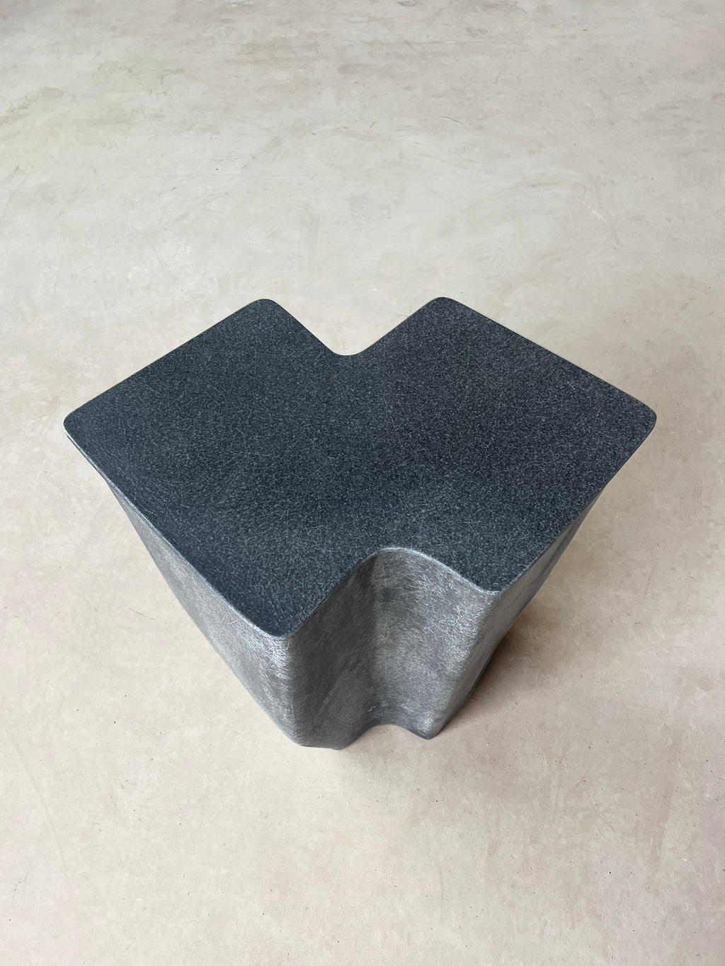 Clam Table, Medium - Eclipse