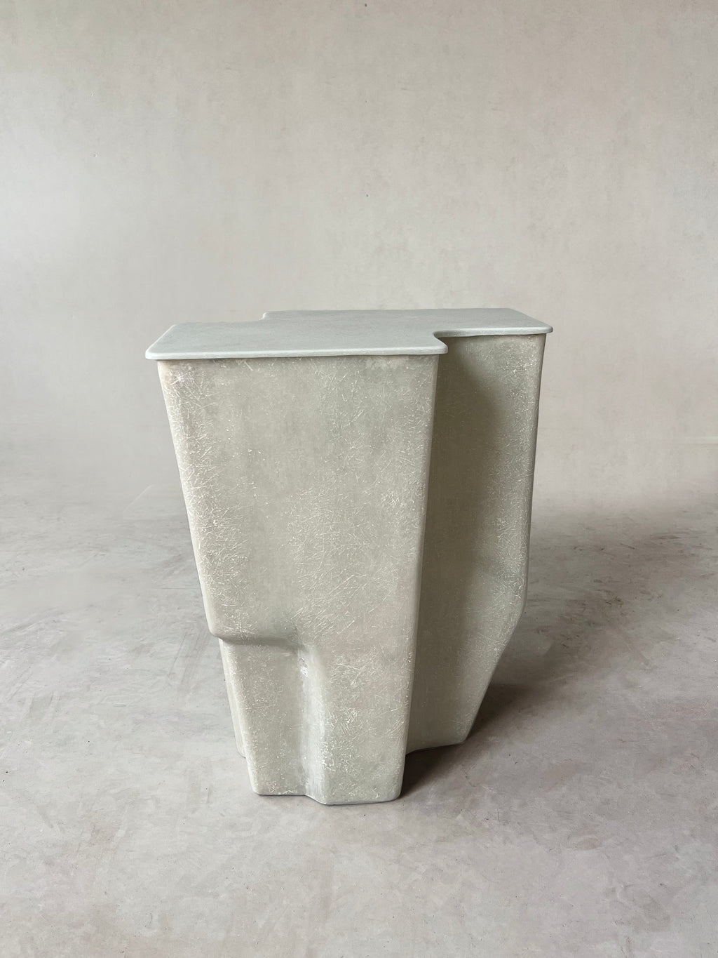 Clam Table, Medium - Raw Moon