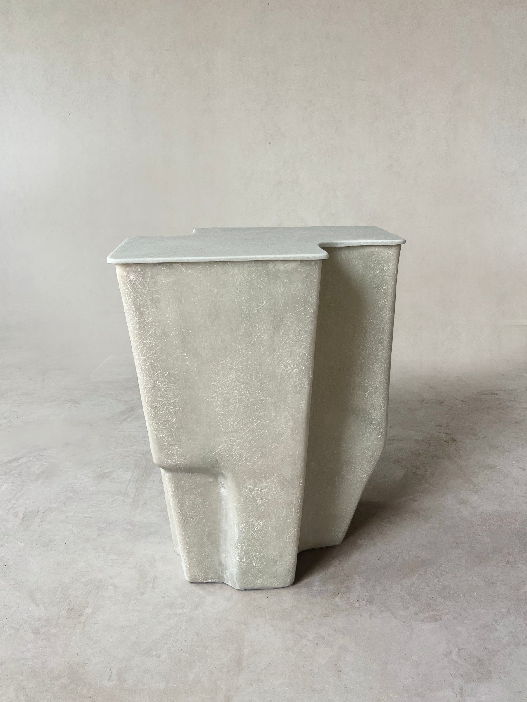 Clam Table, Medium - Raw Moon