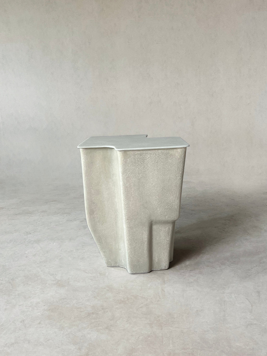 Clam Table, Medium - Raw Moon